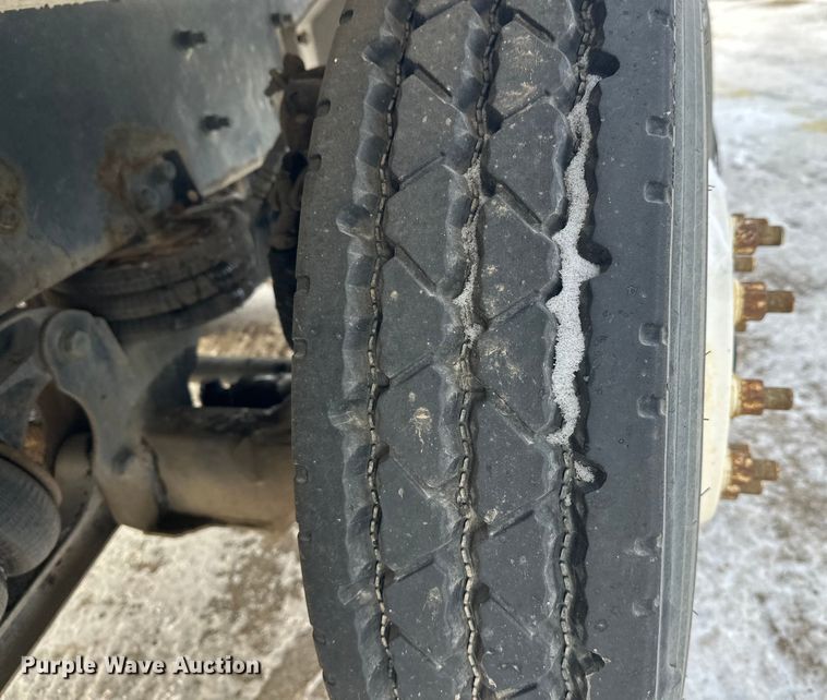 image for item DT6491 2004 International 5500i ready mix truck