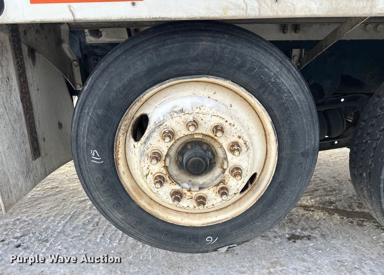 image for item DT6491 2004 International 5500i ready mix truck