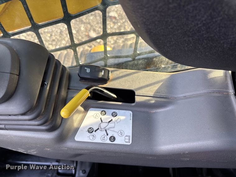 image for item DU0251 2025 Caterpillar 255 tracked skid steer loader