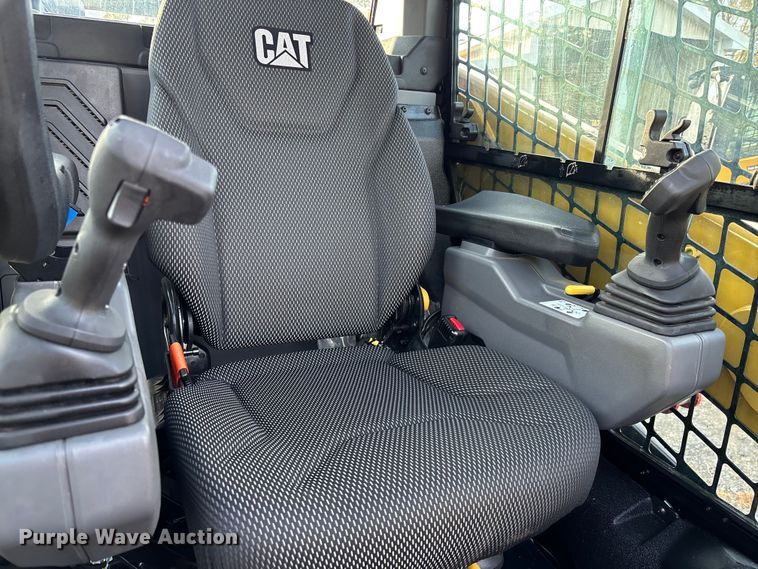 image for item DU0251 2025 Caterpillar 255 tracked skid steer loader