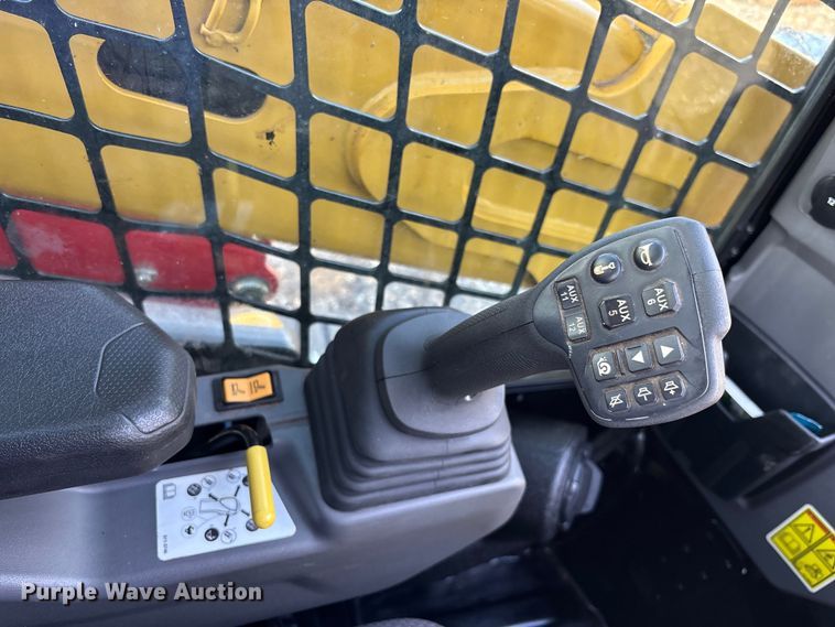 image for item DU0251 2025 Caterpillar 255 tracked skid steer loader