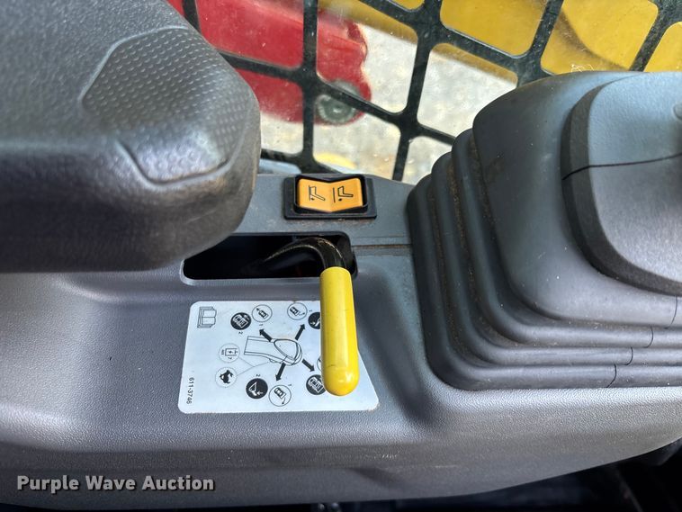 image for item DU0251 2025 Caterpillar 255 tracked skid steer loader