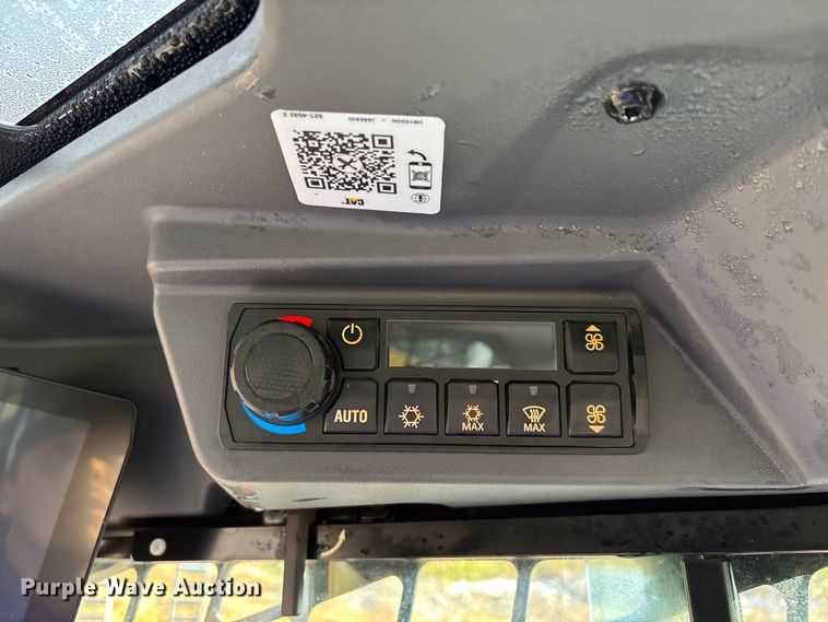 image for item DU0251 2025 Caterpillar 255 tracked skid steer loader