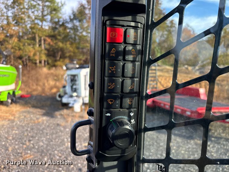 image for item DU0251 2025 Caterpillar 255 tracked skid steer loader