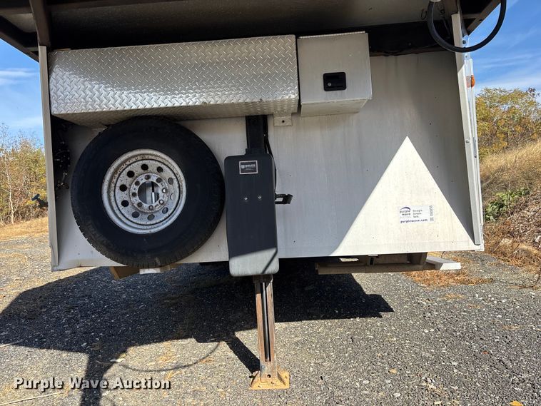 image for item DU0255 2008 Shadow horse trailer