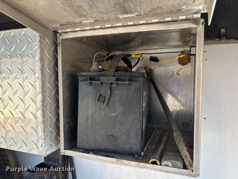 image for item DU0255 2008 Shadow horse trailer