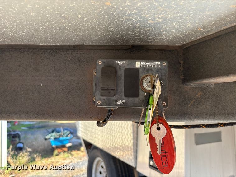 image for item DU0255 2008 Shadow horse trailer