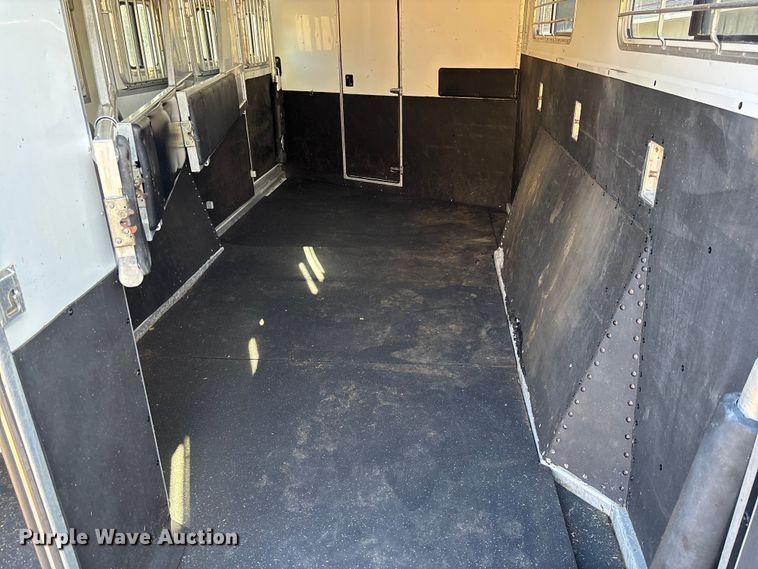 image for item DU0255 2008 Shadow horse trailer