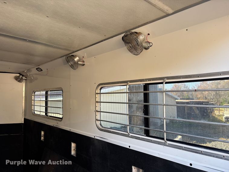 image for item DU0255 2008 Shadow horse trailer