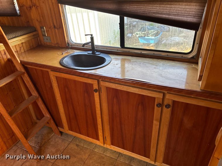 image for item DU0255 2008 Shadow horse trailer