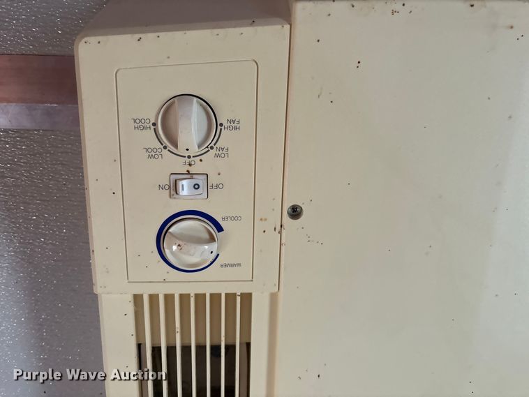 image for item DU0255 2008 Shadow horse trailer