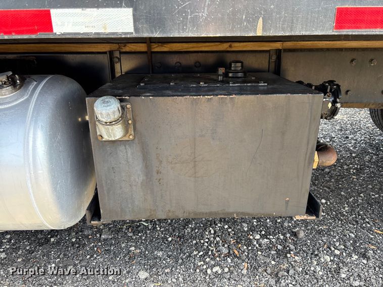 image for item DU0257 2000 Peterbilt 378 grapple crane truck