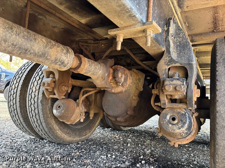 image for item DU0257 2000 Peterbilt 378 grapple crane truck