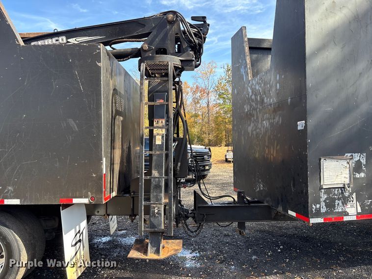 image for item DU0257 2000 Peterbilt 378 grapple crane truck