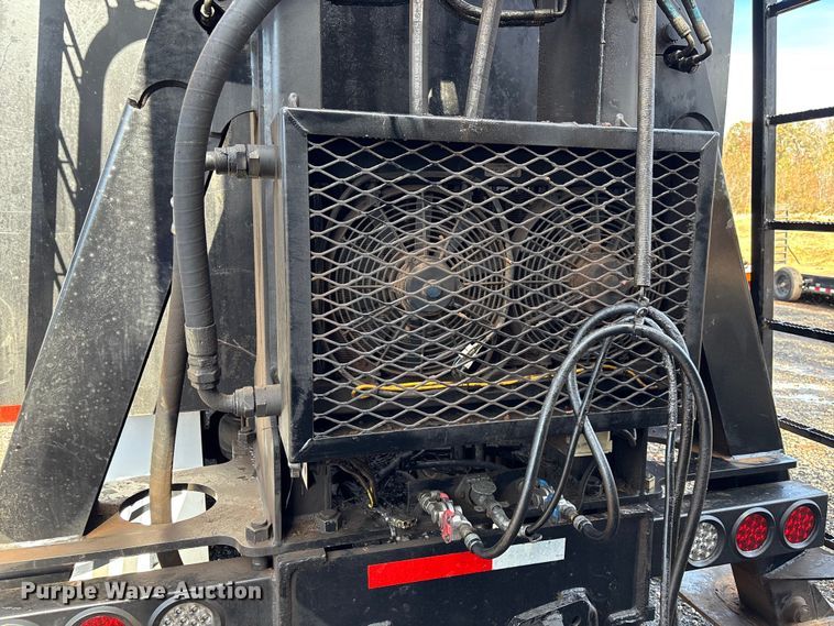 image for item DU0257 2000 Peterbilt 378 grapple crane truck