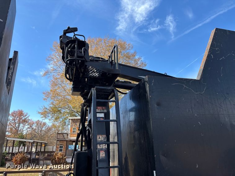 image for item DU0257 2000 Peterbilt 378 grapple crane truck