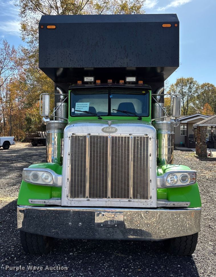 image for item DU0257 2000 Peterbilt 378 grapple crane truck