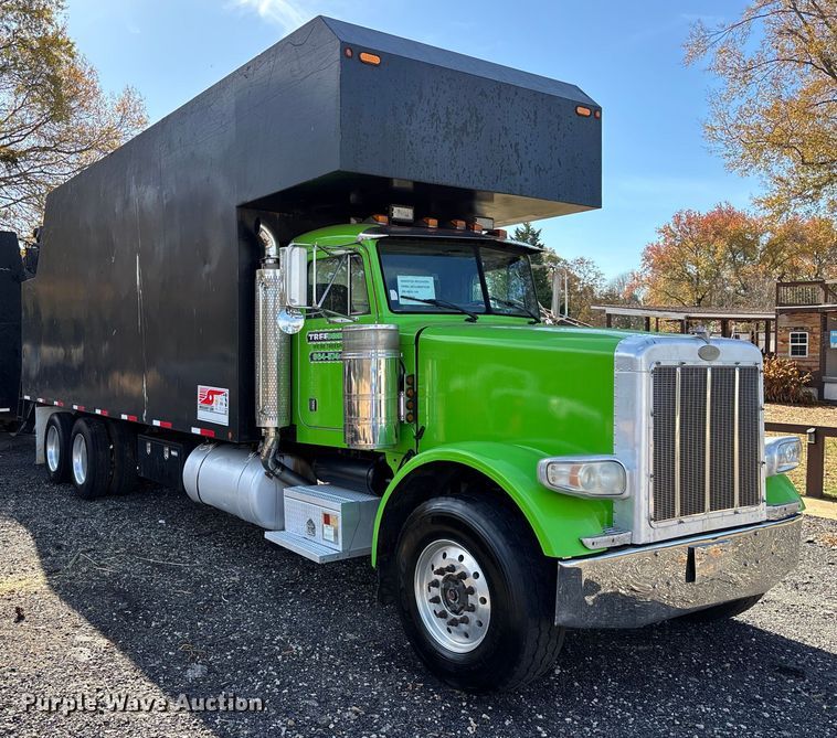 image for item DU0257 2000 Peterbilt 378 grapple crane truck