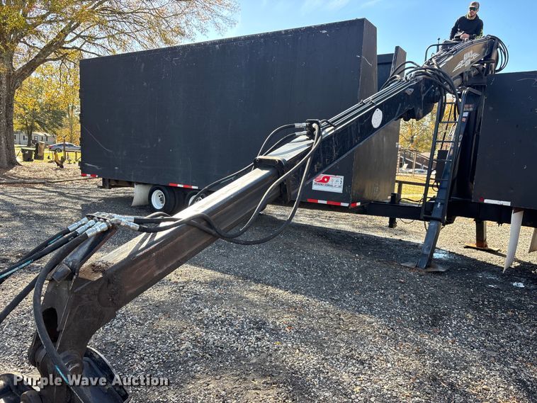 image for item DU0257 2000 Peterbilt 378 grapple crane truck