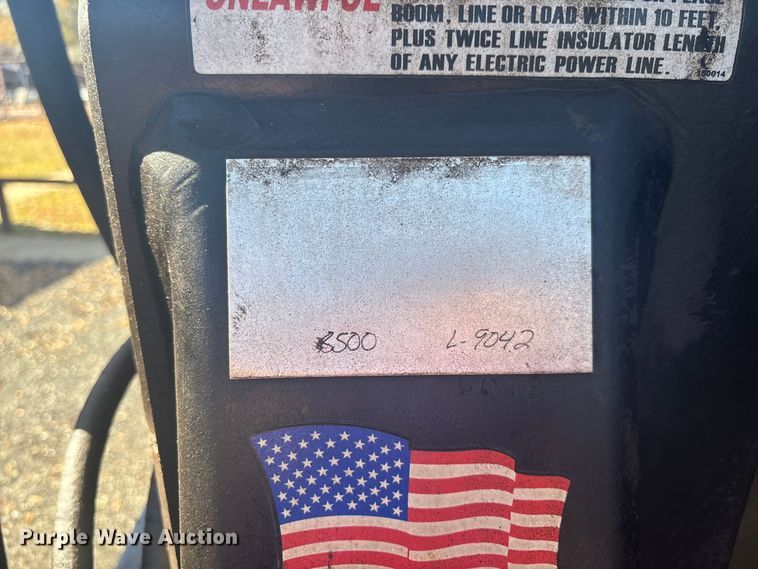 image for item DU0257 2000 Peterbilt 378 grapple crane truck