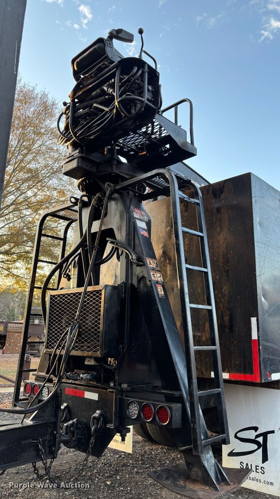 image for item DU0257 2000 Peterbilt 378 grapple crane truck