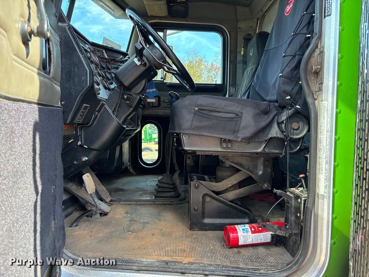 image for item DU0257 2000 Peterbilt 378 grapple crane truck