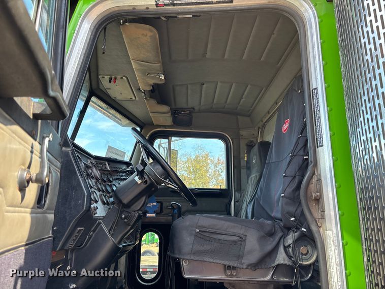 image for item DU0257 2000 Peterbilt 378 grapple crane truck