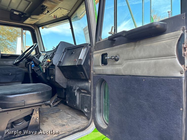 image for item DU0257 2000 Peterbilt 378 grapple crane truck