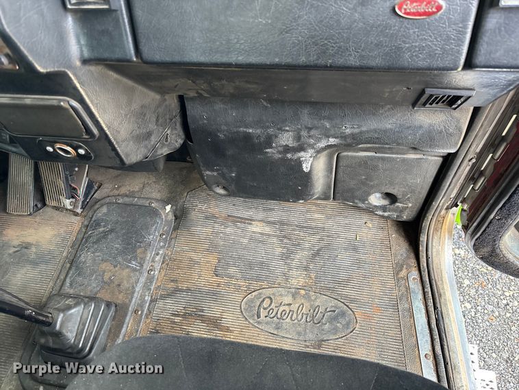 image for item DU0257 2000 Peterbilt 378 grapple crane truck