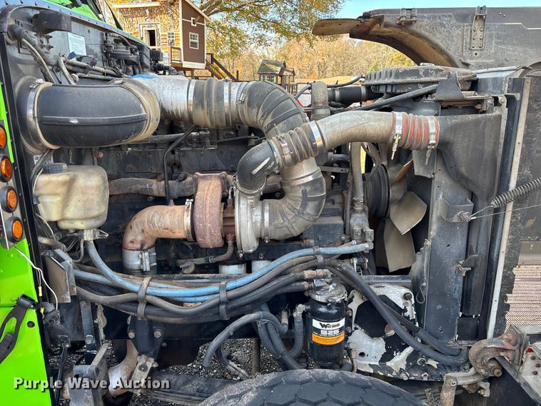 image for item DU0257 2000 Peterbilt 378 grapple crane truck