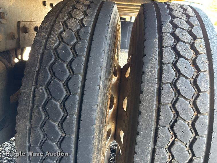 image for item DU0257 2000 Peterbilt 378 grapple crane truck