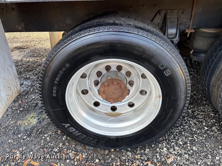 image for item DU0257 2000 Peterbilt 378 grapple crane truck