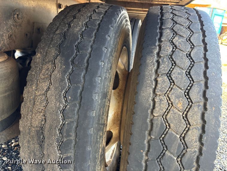 image for item DU0257 2000 Peterbilt 378 grapple crane truck