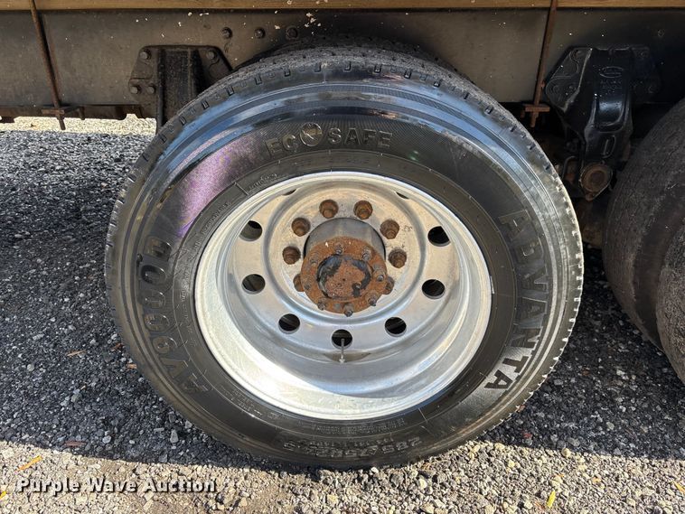 image for item DU0257 2000 Peterbilt 378 grapple crane truck