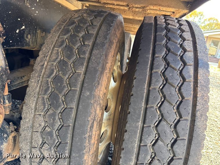 image for item DU0257 2000 Peterbilt 378 grapple crane truck