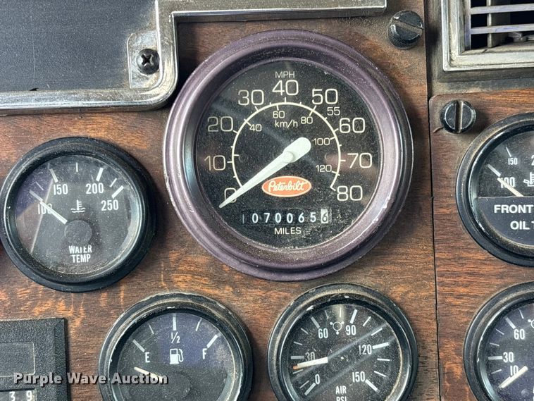 image for item DU0257 2000 Peterbilt 378 grapple crane truck