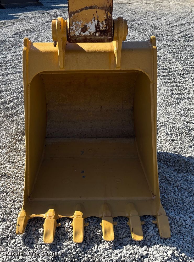 image for item DU0261 2022 Caterpillar 336 excavator