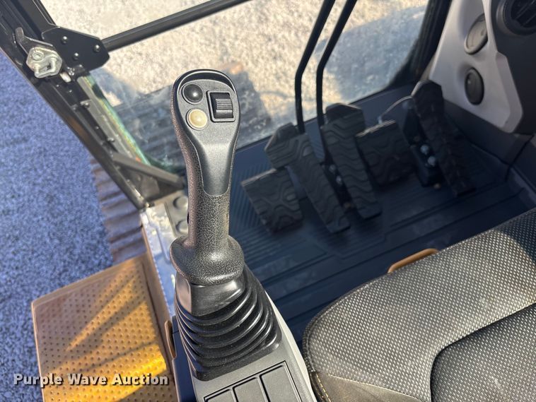 image for item DU0261 2022 Caterpillar 336 excavator