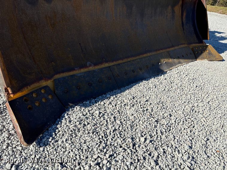 image for item DU0262 2022 Caterpillar D8T dozer