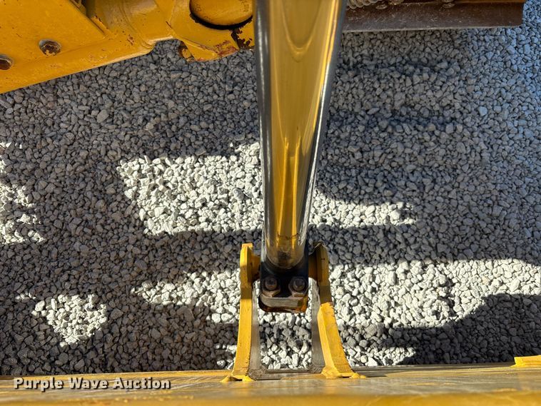 image for item DU0262 2022 Caterpillar D8T dozer