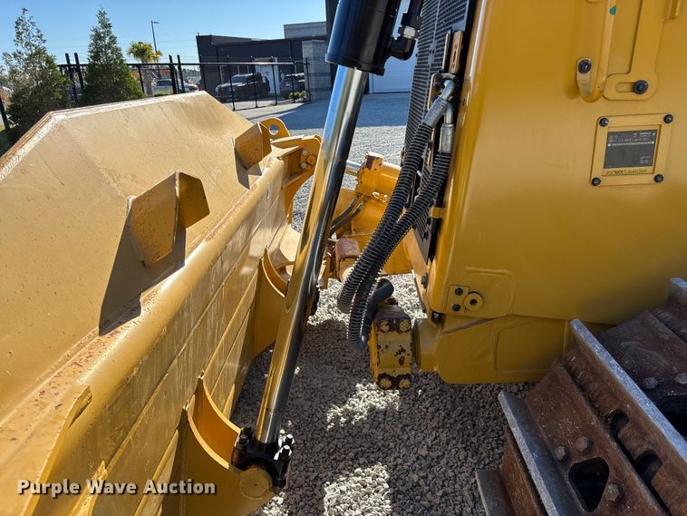 image for item DU0262 2022 Caterpillar D8T dozer