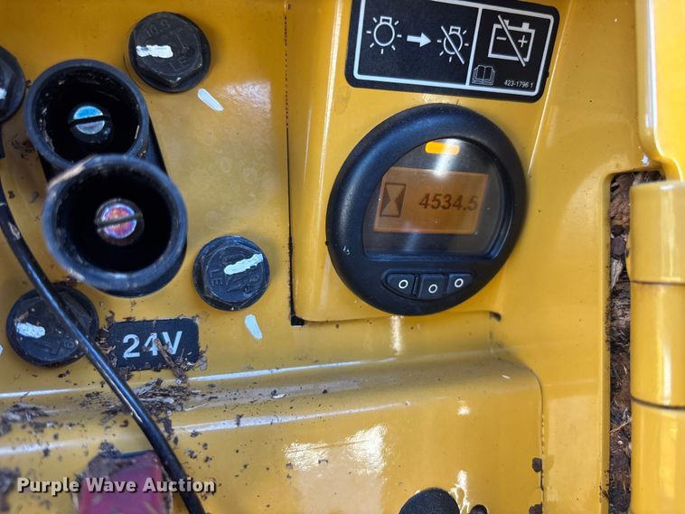 image for item DU0262 2022 Caterpillar D8T dozer