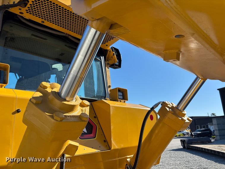image for item DU0262 2022 Caterpillar D8T dozer