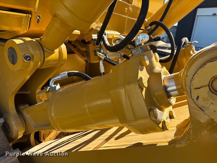 image for item DU0262 2022 Caterpillar D8T dozer