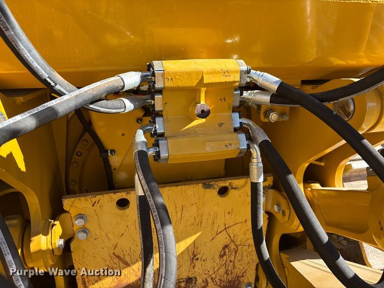 image for item DU0262 2022 Caterpillar D8T dozer