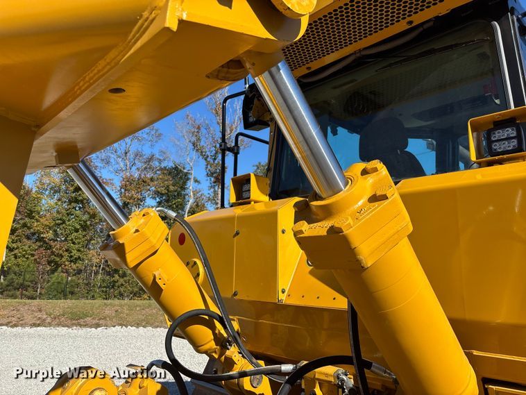 image for item DU0262 2022 Caterpillar D8T dozer