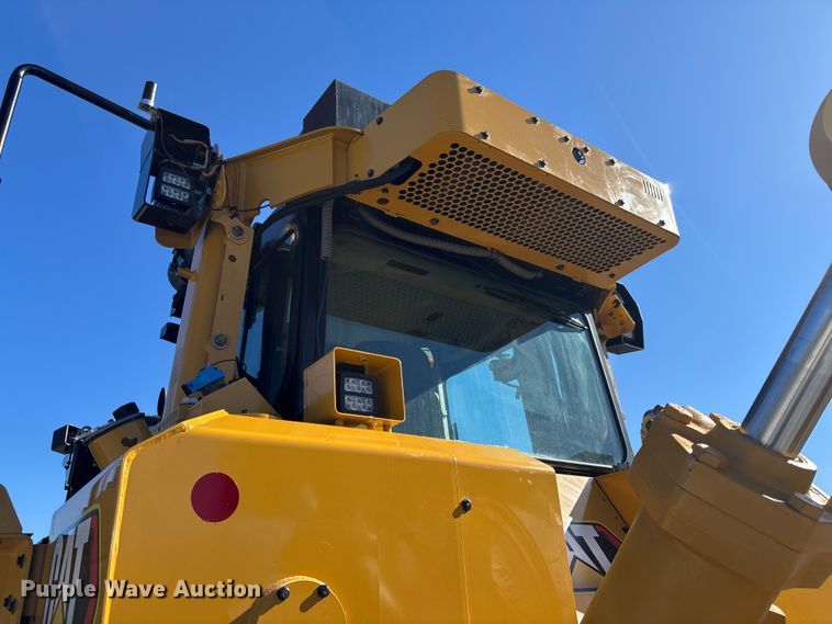 image for item DU0262 2022 Caterpillar D8T dozer