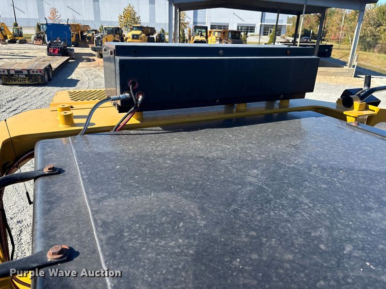 image for item DU0262 2022 Caterpillar D8T dozer