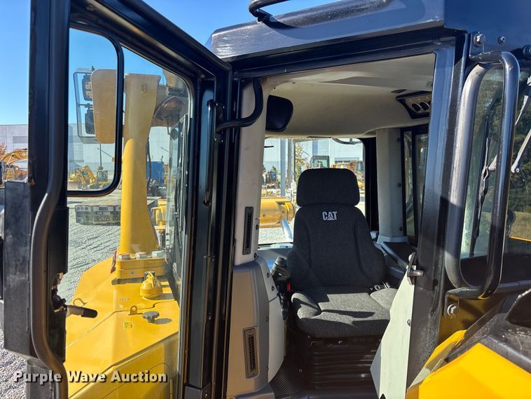 image for item DU0262 2022 Caterpillar D8T dozer