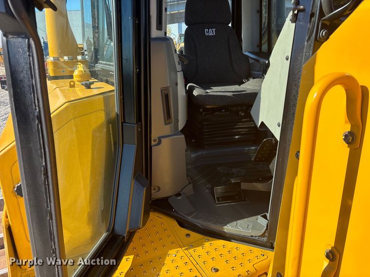 image for item DU0262 2022 Caterpillar D8T dozer